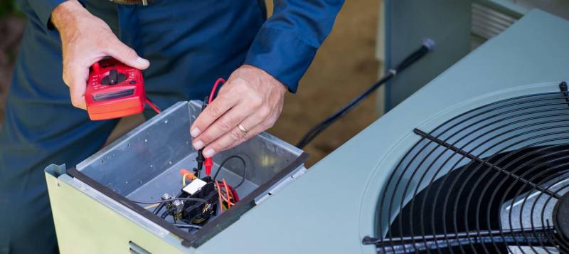 Air Conditioner Repair Tech in Melbourne